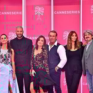 Cette actrice star des "Mystères de l'amour" a annoncé une belle et grande nouvelle

Carole Dechantre, Xavier Delarue, Elsa Esnoult, Tom Schacht, Cathy Andrieu et Philippe Vasseur  - Soirée d'ouverture du 4 ème Canneseries au Palais des Festivals à Cannes.
© Bruno Bebert / Bestimage