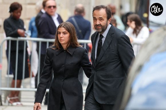 Frédéric Salat-Baroux et sa fille Esther aux funérailles de B. Chirac à la basilique Sainte-Clotilde à Paris (7e) le 12 juin 2026. L’ancienne première dame de France est décédée le 5 juin 2026 à l’âge de 93 ans. 
© Jacovides / Liewig / Bestimage