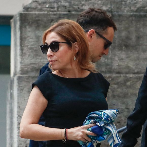 Léa Salamé et Hugo Clément - Arrivées aux obsèques de Thierry Ardisson en l’église Saint-Roch de Paris, France, le 17 juillet 2025. © Clovis-Jacovides/Bestimage