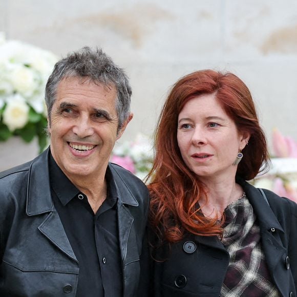 Fils de Julien Clerc (78 ans) et d'Hélène Grémillon, Léonard a fêté son 17ème anniversaire

Julien Clerc et sa compagne Hélène Grémillon - Sortie des obsèques de l'auteure-compositrice-interprète et actrice française Françoise Hardy au crématorium du cimetière du Père-Lachaise à Paris, France. © Jacovides-Moreau/Bestimage