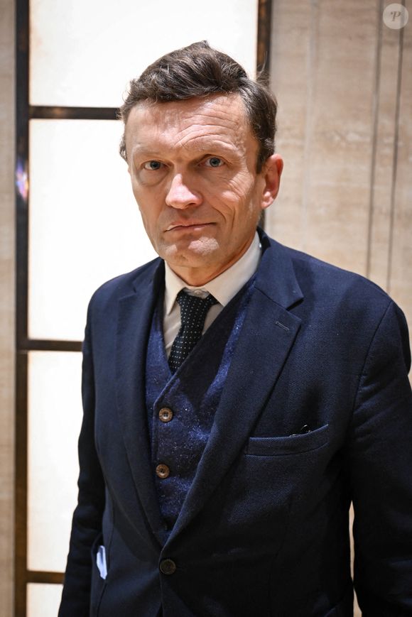L'écrivain et voyageur Sylvain Tesson assiste au dîner annuel du Conseil de Coordination des Organisations Arméniennes de France (CCAF) le 20 mars 2024 à Paris. Photo par Tomas Stevens/ABACAPRESS.COM