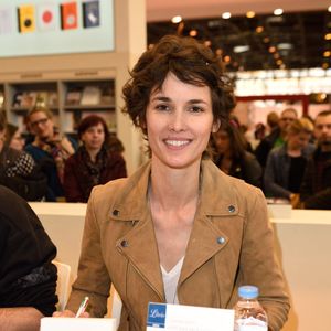 Malgré le deuil, Églantine Éméyé poursuit son combat pour faire reconnaître l'autisme et le handicap, mais elle est aussi plus présente pour son premier fils, Marco...

Églantine Éméyé présente au Salon Du Livre de Paris 2017 qui s'est tenu à la Porte de Versailles à Paris, France, le 25 mars 2017. Photo Alban Wyters/Abaca