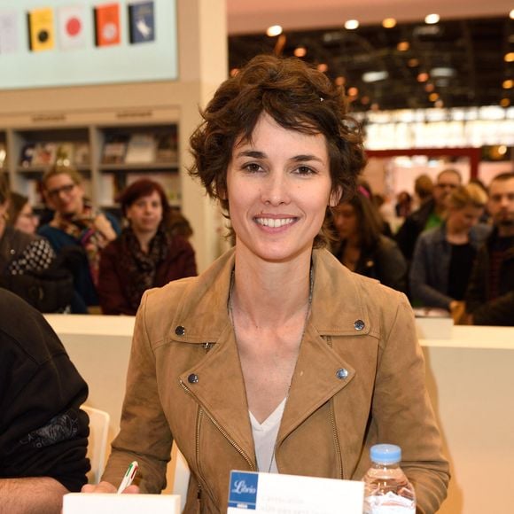 Malgré le deuil, Églantine Éméyé poursuit son combat pour faire reconnaître l'autisme et le handicap, mais elle est aussi plus présente pour son premier fils, Marco...

Églantine Éméyé présente au Salon Du Livre de Paris 2017 qui s'est tenu à la Porte de Versailles à Paris, France, le 25 mars 2017. Photo Alban Wyters/Abaca