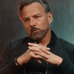 "Je m'éclate dans ce job" : Toujours endetté de plus d'un million d'euros, à quoi ressemble le quotidien de Jérôme Kerviel aujourd'hui ?