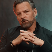 "Je m'éclate dans ce job" : Toujours endetté de plus d'un million d'euros, à quoi ressemble le quotidien de Jérôme Kerviel aujourd'hui ?