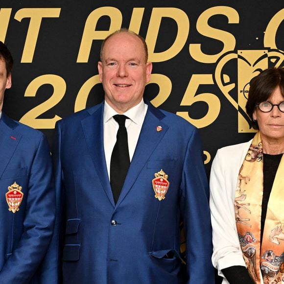 Louis Ducruet, le prince Albert II de Monaco et sa soeur la princesse Stéphanie durant la soirée de Gala au Fairmont hotel à Monaco après  la cinquième édition de la Fight Aids Cup, un match de football caritatif qui s'est déroulé au stade Louis II à Monaco, le 22 janvier 2025.
© Bruno Bebert / Bestimage