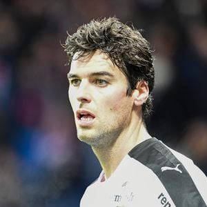 Yoann Gourcuff a un grand frère prénommé Erwan et touché par la maladie

Yoann Gourcuff - Karine Ferri encourage son compagnon Yoann Gourcuff lors du match Psg-Rennes au Parc des Princes à Paris le 6 novembre 2016.  (victoire 4-0 du Psg)  © Pierre Perusseau/Bestimage