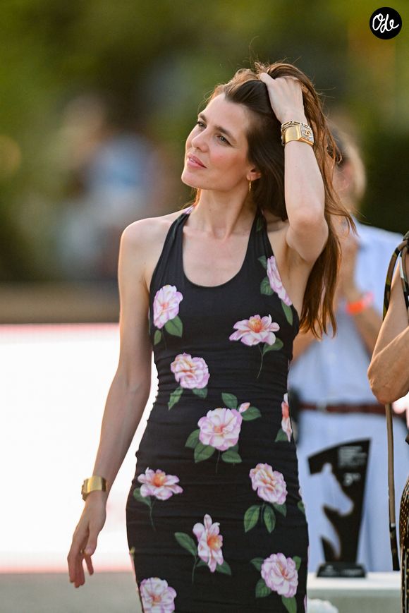 Charlotte Casiraghi pendant la remise du Prix CSI5 lors de la 12ème édition Longines Paris Eiffel Jumping au pied de la Tour Eiffel sur le Champ-de-Mars à Paris, le 20 juin 2026.

© Perusseau / Veeren / Bestimage