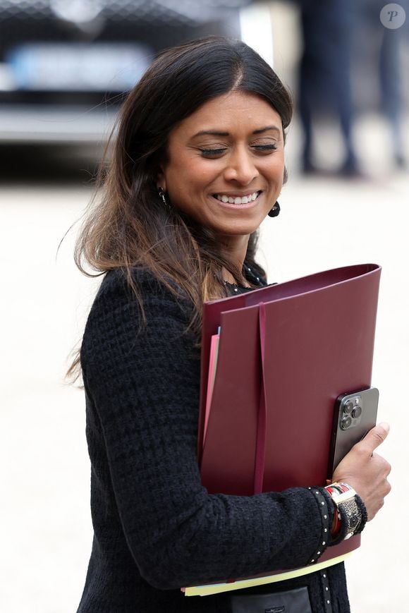 La porte-parole du gouvernement Prisca Thévenot, ministre du renouvellement démocratique à la sortie du conseil des ministres, au palais de l'Elysée, Paris, le 3 juillet 2024 © Stéphane Lemouton / Bestimage