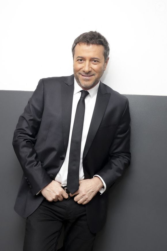 Exclusif - Bernard Montiel, en backstage de l’émission « TPMP » La dernière sur C8,  présentée par C.Hanouna et diffusée en direct sur C8, Paris, France, le 27 fevrier 2025. © Jack Tribeca / Bestimage
