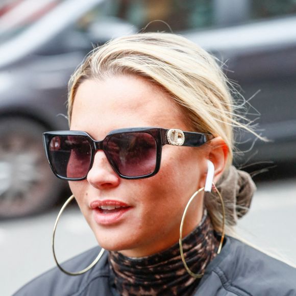 Exclusif - Kelly Vedovelli - Arrivées au plateau de la dernière émission "Touche pas à mon poste" (TPMP) diffusée en direct sur C8 avant la fermeture de la chaine le 28 février, à Paris, France, le 27 février 2025. © Christophe Clovis/Bestimage