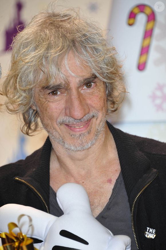 Louis Bertignac - Lancement de la parade de Noël à Disneyland Paris. Le 10 novembre 2012. AGENCE / BESTIMAGE