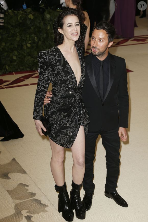 Charlotte Gainsbourg, Anthony Vaccarello - Met Gala (Met Ball, Costume Institute Benefit) 2018 célébrant l'ouverture de l'exposition Heavenly Bodies : Fashion and the Catholic Imagination, au Metropolitan Museum of Art à New York, le 7 mai 2018. © Charles Guerin / BestimageUSA