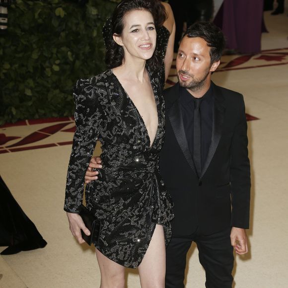 Charlotte Gainsbourg, Anthony Vaccarello - Met Gala (Met Ball, Costume Institute Benefit) 2018 célébrant l'ouverture de l'exposition Heavenly Bodies : Fashion and the Catholic Imagination, au Metropolitan Museum of Art à New York, le 7 mai 2018. © Charles Guerin / BestimageUSA