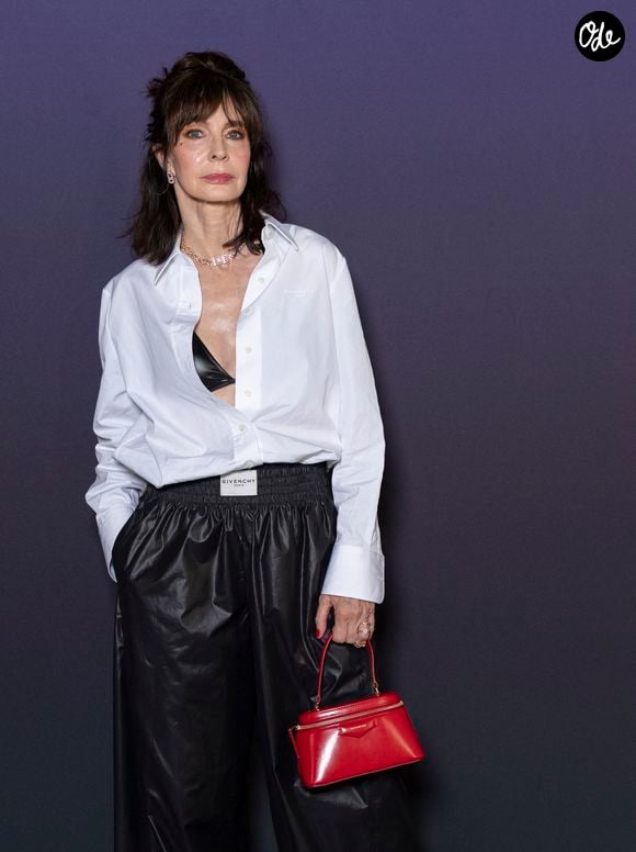 Anne Parillaud revient sur les années qu'elle a partagées avec le monstre sacré du cinéma français. 

Anne Parillaud - - Les célébrités au défilé Messika "Collection Femme Prêt-à-Porter Printemps/Eté 2027" lors de la Fashion Week de Paris (PFW) le 1er octobre 2026 © Olivier Borde / Bestimage