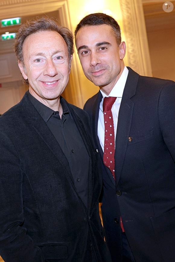 Stéphane Bern et son compagnon Yori Bailleres - Soirée de gala pour la Fondation de la Recherche en Physiologie, "Les Stéthos d'Or" au Four Seasons Hôtel George V à Paris le 24 mars 2025. © Cédric Perrin/Bestimage