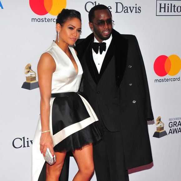 “C’était la seule façon de passer du temps avec lui. Je voulais qu’il m’aime”, résume Cassie

Cassie et son compagnon Sean Combs (Sean John, Puff Daddy, Puffy, Diddy, P. Diddy, Brother Love) au gala Clive Davis and Recording Academy Pre-Grammy en l'honneur de J-Z à New York, le 27 janvier 2018. Backgrid USA / Bestimage