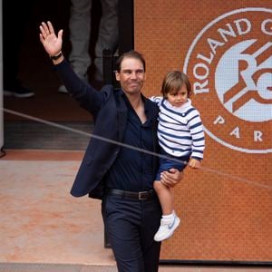 Rafael Nadal et son fils Rafael Junior - Hommage à Rafael Nadal lors des internationaux de France de tennis à Roland Garros le 25 mai 2025.

© Cyril Moreau / Dominique Jacovides  / Bestimage