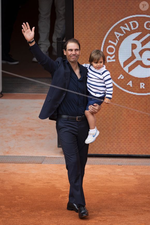Rafael Nadal et son fils Rafael Junior - Hommage à Rafael Nadal lors des internationaux de France de tennis à Roland Garros le 25 mai 2025.

© Cyril Moreau / Dominique Jacovides  / Bestimage