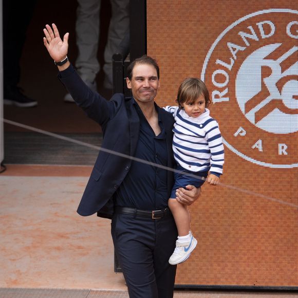 Rafael Nadal et son fils Rafael Junior - Hommage à Rafael Nadal lors des internationaux de France de tennis à Roland Garros le 25 mai 2025.

© Cyril Moreau / Dominique Jacovides  / Bestimage