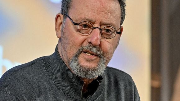 Jean Réno copropriétaire d'un hôtel au bord du lac d'Annecy : combien coûte une nuit dans l'établissement ?