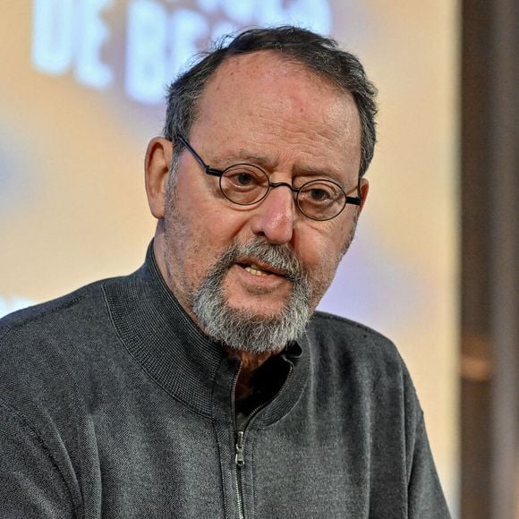 L’Abbaye de Talloires a parmi ses visiteurs Jean Reno.

Jean Reno assistant à la 164e Vente des Vins des Hospices de Beaune à Beaune, France. Photo de Julien Reynaud/APS-Medias/ABACAPRESS.COM