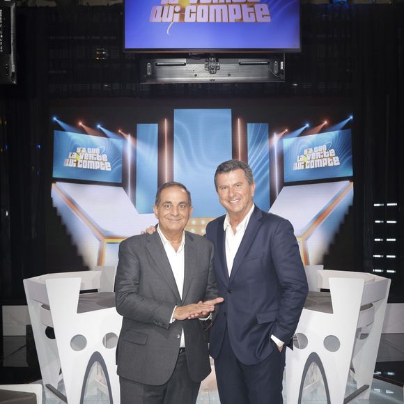 "À la rentrée, l’émission arrive sur @w9officiel, avec des nouveaux épisodes, toujours cette même envie de vous émouvoir, de vous réunir autour de belles histoires, de retrouvailles, et de vérités partagées", s'est-il réjouit

Exclusif - Laurent Fontaine, Pascal Bataille - Enregistrement de l'émission "Y'a que la vérité qui compte", présentée par L.Fontaine et P.Bataille, et diffusée sur C8 à partir du 12 octobre
© Jack Tribeca / Bestimage