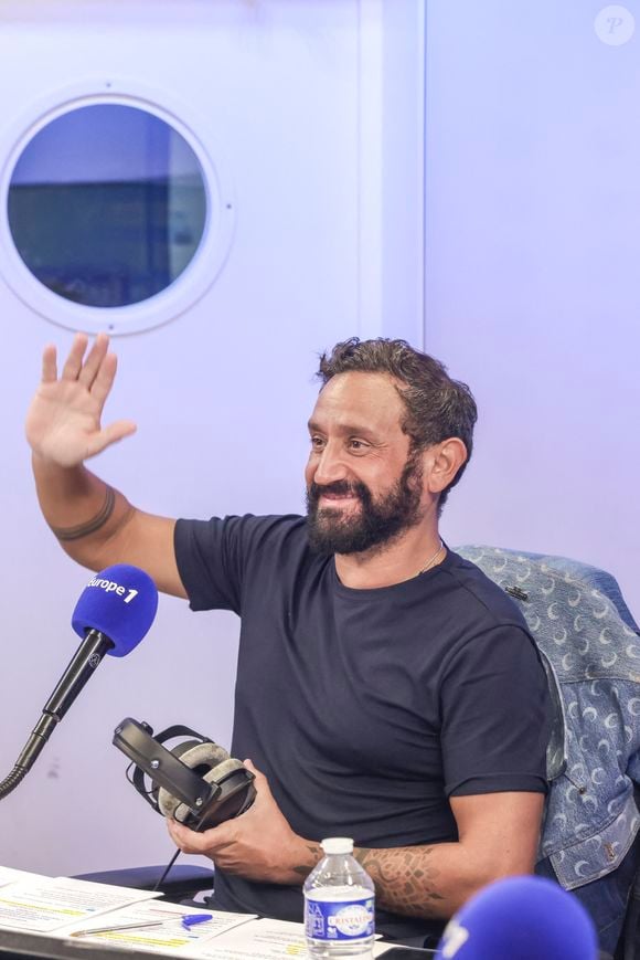 Exclusif - Cyril Hanouna sur le plateau de l'émission "On marche sur la tête", diffusée en direct sur Europe 1. Le 26 août 2024
© Jack Tribeca / Bestimage