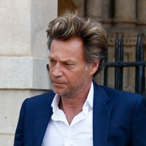 De nombreuses personnalités sont venues lui rendre hommage

Laurent Delahousse - Sorties des obsèques de Philippe Labro dans l'église de Saint-Germain-des-Prés à Paris le 13 juin 2025. © Dominique Jacovides - Christophe Clovis / Bestimage