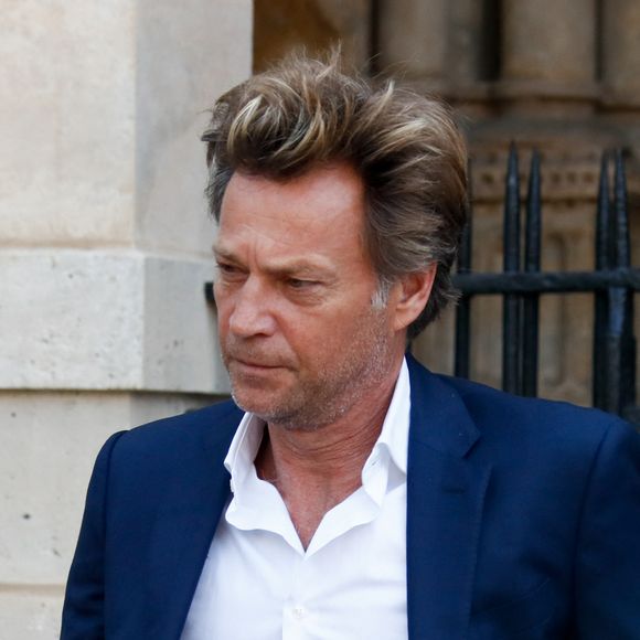 De nombreuses personnalités sont venues lui rendre hommage

Laurent Delahousse - Sorties des obsèques de Philippe Labro dans l'église de Saint-Germain-des-Prés à Paris le 13 juin 2025. © Dominique Jacovides - Christophe Clovis / Bestimage