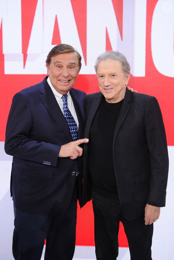 Jean-Pierre Foucault et Michel Drucker lors de l'enregistrement de l'émission Vivement dimanche  au studio Rive Gauche, présentée par M.Drucker et diffusée sur France 3 le 11 mai 2025, à Paris, France, le 5 mai 2025. © Guillaume Gaffiot/Bestimage