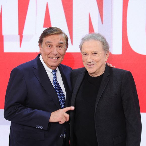 Jean-Pierre Foucault et Michel Drucker lors de l'enregistrement de l'émission Vivement dimanche  au studio Rive Gauche, présentée par M.Drucker et diffusée sur France 3 le 11 mai 2025, à Paris, France, le 5 mai 2025. © Guillaume Gaffiot/Bestimage