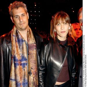 Sophie Marceau et Jim Lemley assistent au défilé du prêt-à-porter printemps-été 2004 de John Galliano. © Serge Arnal/ABACA