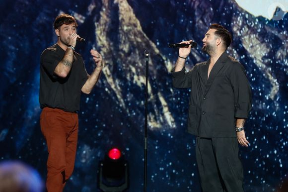 Jérémy Frérot, Kendji Girac - Surprises - Enregistrement de l'émission "La Boîte à Secrets N°20" dans les studios de la Cité du Cinéma à Saint-Denis, présentée par F.Bollaert et diffusée le 10 janvier sur France 3 © Christophe Clovis / Bestimage