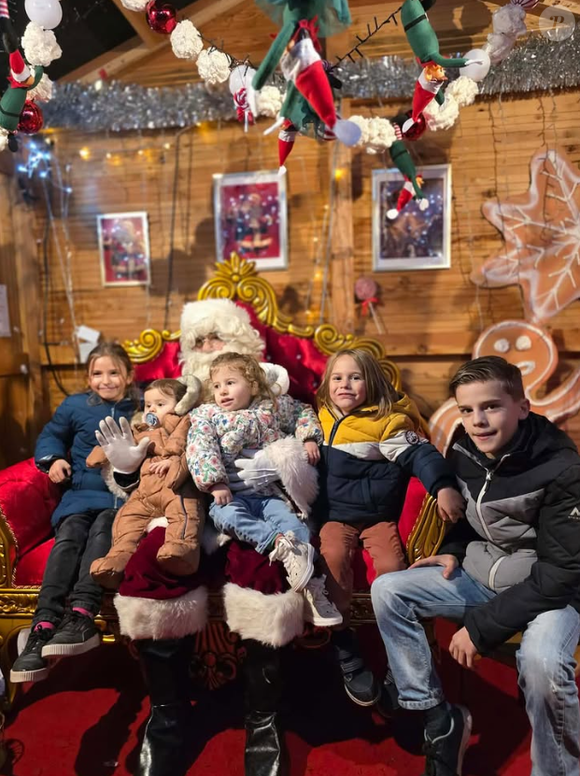 Pour rappel, la petite Liv, âgée de 3 ans, est atteinte du syndrome de Prader-Willi, une maladie génétique rare.

Roxanne et Michel Augoyard, parents de cinq enfants dans "Familles nombreuses".