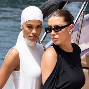 Adèle Exarchopoulos profite de quelques jours de vacances en Sicile avant le Festival de Cannes.

Tina Kunakey et Adèle Exarchopoulos arrivent au défilé de mode Jacquemus Cruise "La Casa" à la Casa Malaparte à Capri, Italie.

© Borde-Da Silva/Bestimage