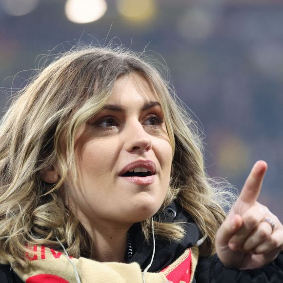 Marine (Star Academy 2024) chante "Les Corons" en hommage à Pierre Bachelet, pour le 20ème anniversaire de sa mort, lors du match de Ligue 1 McDonald's "Lens - Strasbourg (0-2)" au stade Bollaert-Delelis, le 16 février 2025.