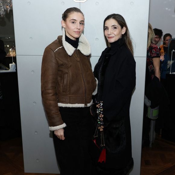 Exclusif - La princesse Clotilde Courau de Savoie et sa fille Vittoria de Savoie - Vernissage de l'exposition "Liaisons dangereuses & Métamorphoses" du créateur Elie Top à l'occasion de ses 10 ans de création chez Christie's à Paris le 27 janvier 2025. © Denis Guignebourg/BestImage