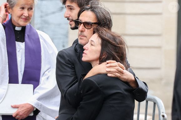 Charlotte Gainsbourg et Yvan Attal aux obsèques de Jane Birkin le 24 juillet 2023. Photo by Jerome Domine/ABACAPRESS.COM