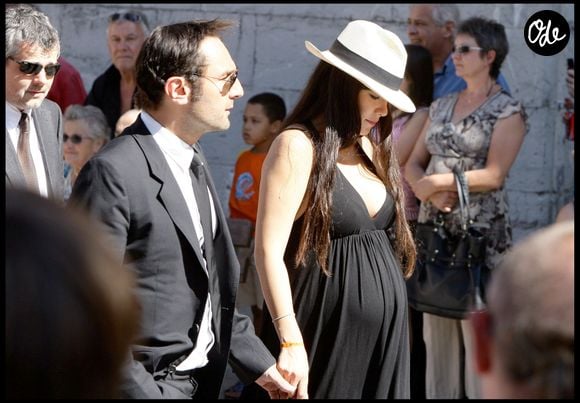 Beaucoup de stars étaient présentes.

Mélanie Doutey et Gilles Lellouche à Anduze en juillet 2009. © JACOVIDES-MOREAU / BESTIMAGE