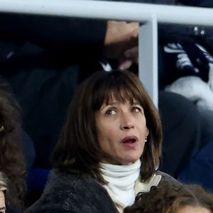 Sophie Marceau - People des les tribunes de la coupe du Monde de Rugby France 2023 - Match de quart de finale "France-Afrique du Sud (28-29)" au Stade de France à Saint-Denis 15 octobre 2023. © Moreau-Jacovides/Bestimage