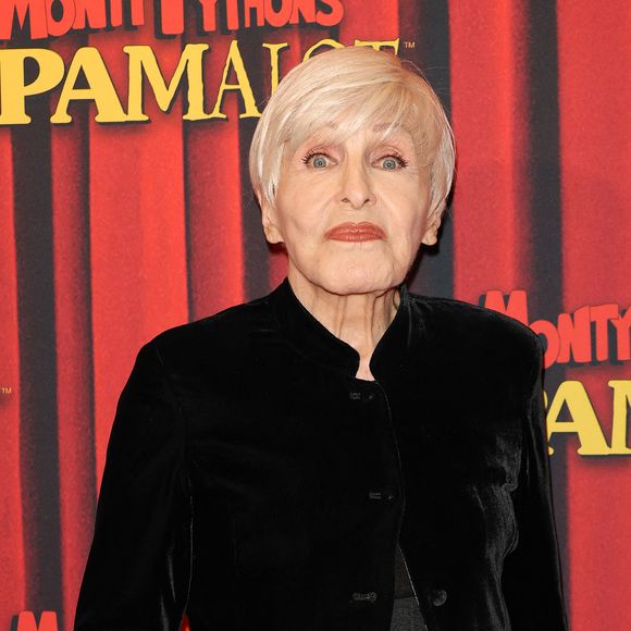 Souffrant d'un cancer, elle confiait : "Dès que je ne serai plus autonome, je pense que je disparaitrai rapidement".
Nicole Croisille - Générale de la comédie musicale "Monty Python's Spamalot" mise en scène par PEF au théâtre de Paris le 28 septembre 2023. © Coadic Guirec/Bestimage