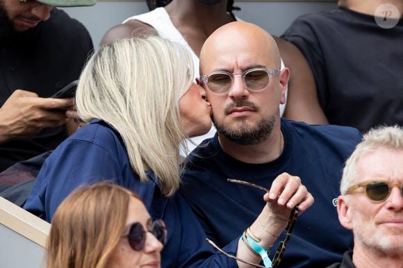 Kyan Khojandi, l'acteur vedette et créateur de la série "Bref "était aussi de la partie avec sa moitié Christine Giua !

Kyan Khojandi et sa femme Christine Giua dans les tribunes lors des Internationaux de France de Tennis de Roland Garros 2025 à Paris, le 29 mai 2025.
© Moreau / Jacovides / Bestimage