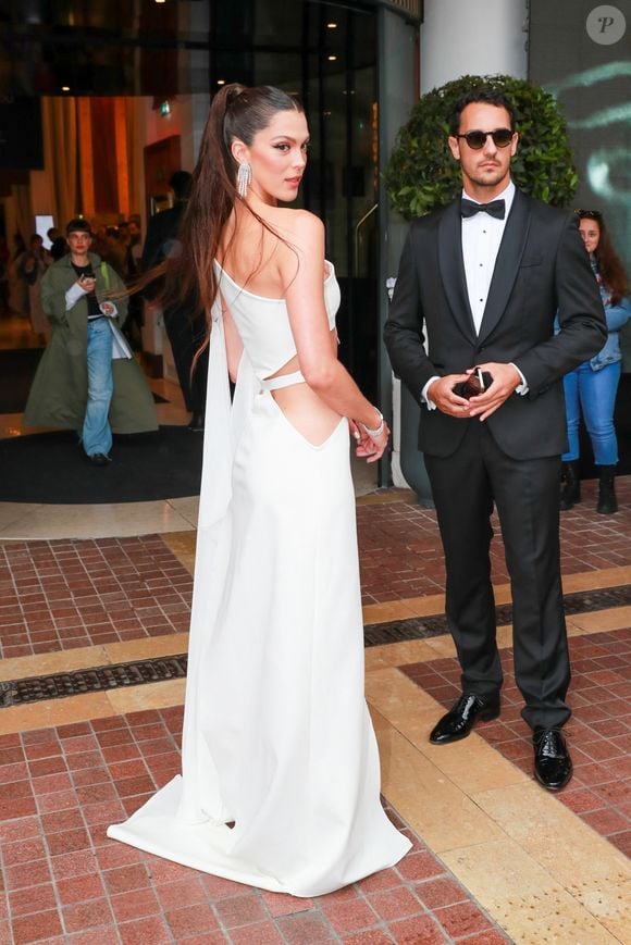 Iris Mittenaere et son compagnon Diego El Glaoui à la sortie de l'hôtel Barrière "Le Majestic" lors du 76ème Festival International du Film de Cannes, France, le 17 mai 2023. (Backgrid USA / Bestimage).