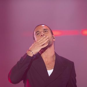 Exclusif - Amir sur la scène du concert solidaire pour les enfants de la guerre "Ensemble à l'Olympia" à Paris présenté par Elise Care le 10 février 2025. © Jack Tribeca / Pierre Perusseau / Bestimage