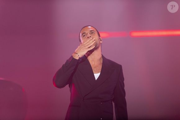Exclusif - Amir sur la scène du concert solidaire pour les enfants de la guerre "Ensemble à l'Olympia" à Paris présenté par Elise Care le 10 février 2025. © Jack Tribeca / Pierre Perusseau / Bestimage
