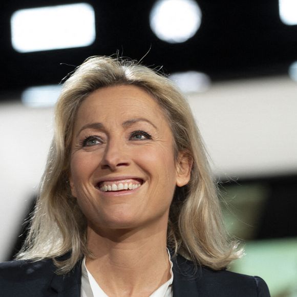 Anne-Sophie Lapix avant le début de l'émission politique 'Elysee 2022' sur France 2, à Saint-Denis, près de Paris, le 10 février 2022. Photo par Eliot Blondet/ABACAPRESS.COM
