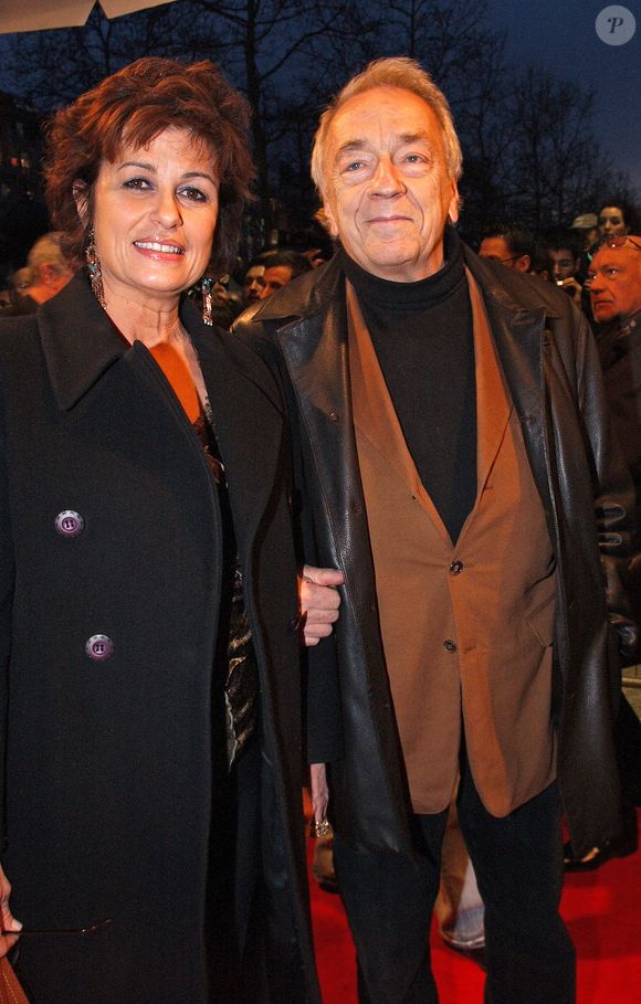 L'acteur français Jean-Pierre Cassel et sa femme Anne à la première de 'Jean-Philippe' réalisé par Laurent Tuel au théâtre UGC Normandie à Paris, France, le 28 mars 2006. Photo by Klein-Gouhier/ABACAPRESS.COM