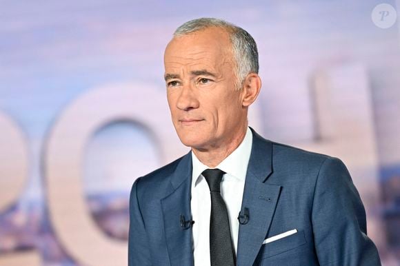 Un anniversaire que le présentateur du JT célèbrera entouré des siens (c'est un dimanche, il ne travaille pas)

Le journaliste Gilles Bouleau est photographié lors du journal télévisé de TF1 le 27 septembre 2023 à Boulogne-Billancourt près de Paris, France. Photo de Victor Joly/ABACAPRESS.COM