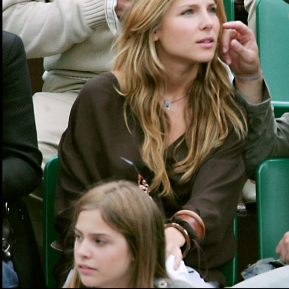 Elsa Pataky et Michael Youn - Internationaux de France de Roland-Garros - finale dames le 4/06/2005.
AGENCE / BESTIMAGE